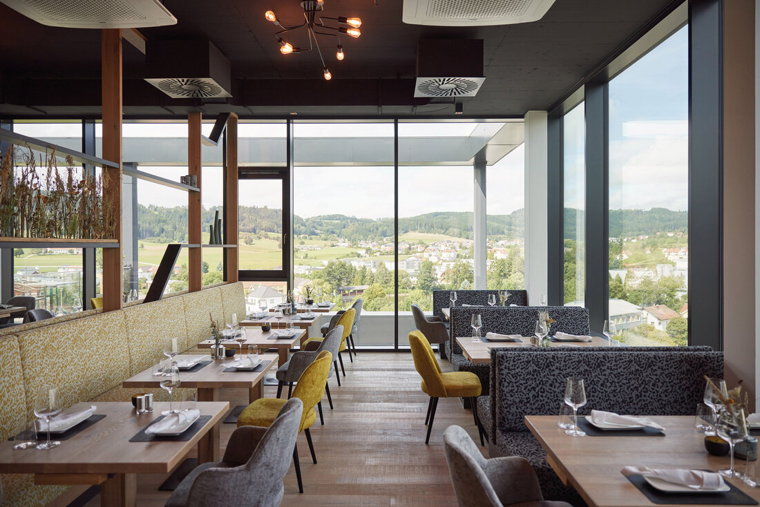 Interiér restaurace hotelu Freigold