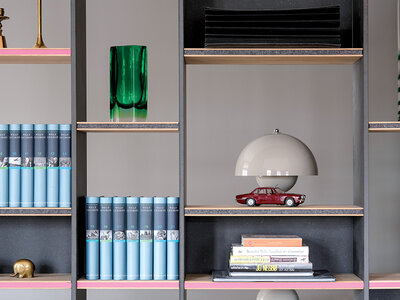 Keilverbinder systém klínových spojek interpretuje osvědčený rybinový spoj. Splňuje vysoké nároky na skrytý, rozebíratelný nábytkový spoj. ©Keilverbinder Beschlagsystem Keilverbinder systém klínových spojek interpretuje osvědčený rybinový spoj. Splňuje vysoké nároky na skrytý, rozebíratelný nábytkový spoj. ©Keilverbinder Beschlagsystem