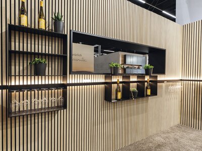 Nástěnné panely se snadno instalují, snadno udržují a mohou také sloužit jako dodatečná tepelná izolace. ©Solido Nástěnné panely