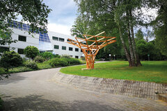 Jak design, tak výroba a montáž dřevěných dílců přinesly poznatky o možnostech při výrobě složitých dřevěných konstrukcí.