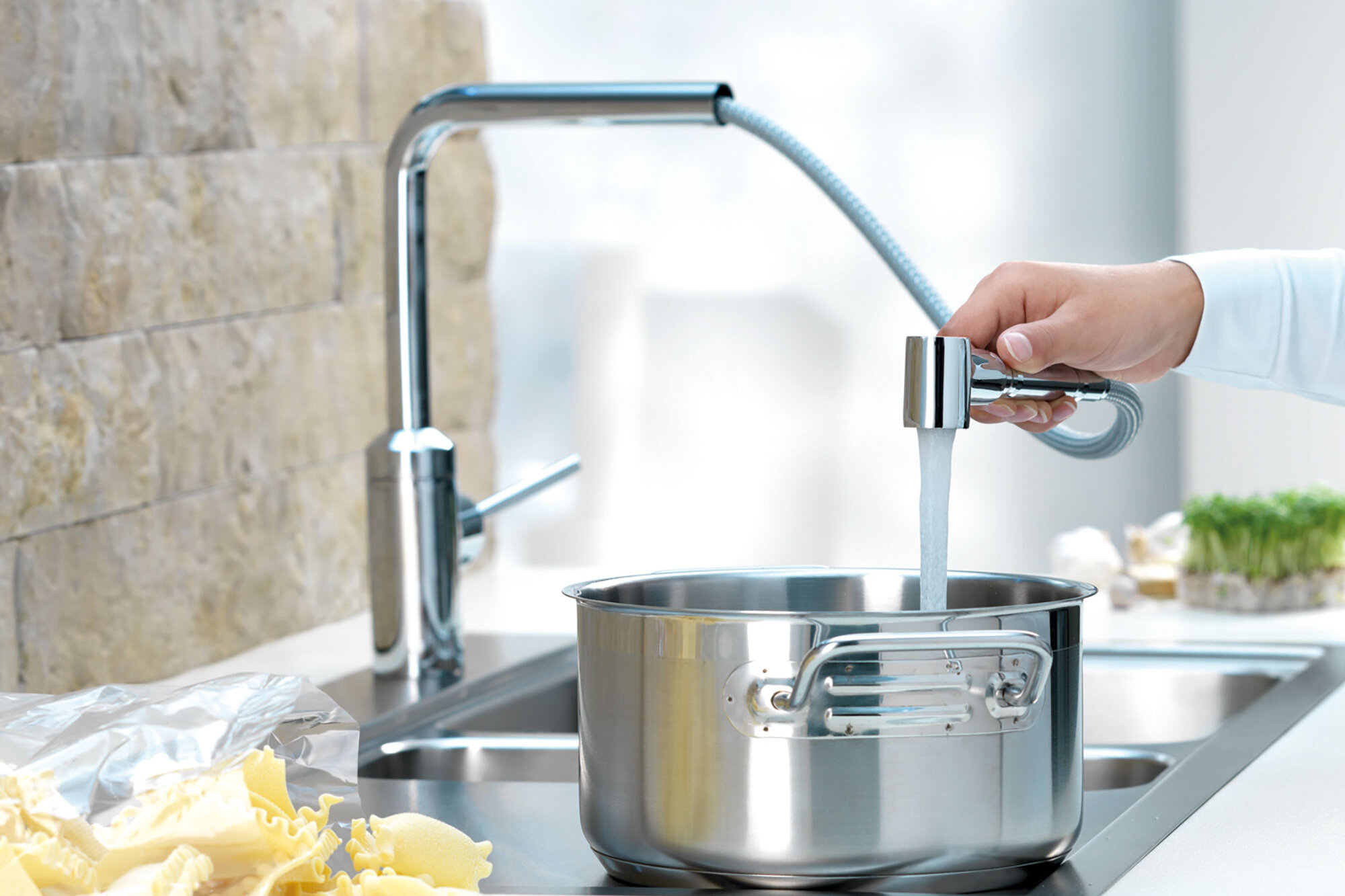 Dřezová baterie se sprchou Kludi