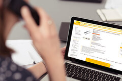 Vybírejte vhodnou variantu přímo u výrobků - ať už jde o šířku, délku, barvu nebo nosnost - pomocí rozbalovacího menu.