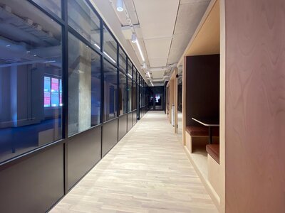 Dělicí skleněné příčky