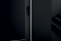 FSB posouvá hranice bezpečnosti s novým integrovaným řešením uzamykací vložky. Toto inovativní řešení umožňuje použití úzké rozety a přináší nejen vysoký standard bezpečnosti, ale také elegantní design. ©FSB