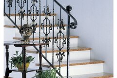 schody s kovaným zábradlím