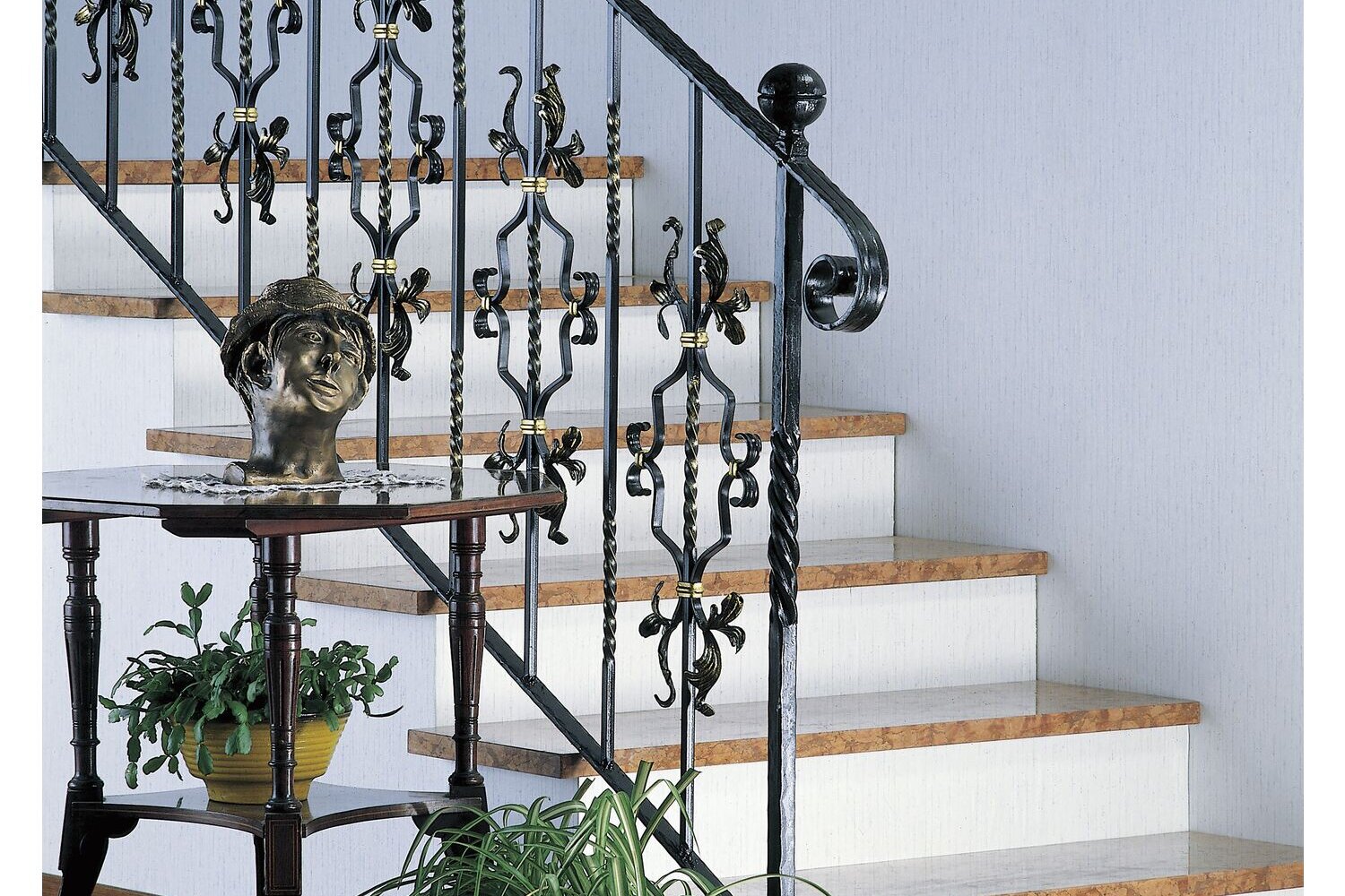 schody s kovaným zábradlím