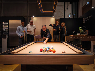 Zvláštností stolů s turnajovou úrovní je možnost přeměny na jídelní stůl.