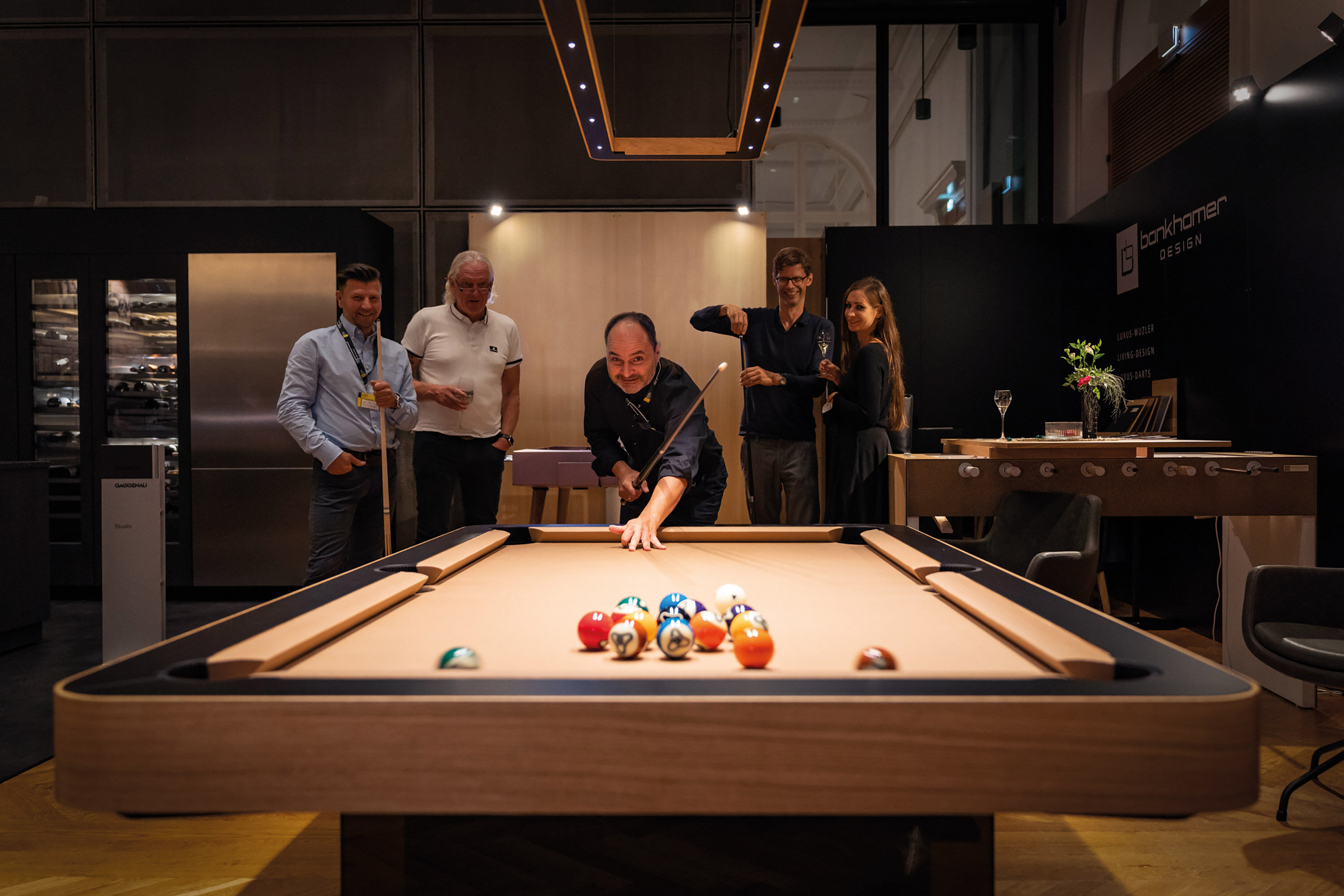 Zvláštností stolů s turnajovou úrovní je možnost přeměny na jídelní stůl.