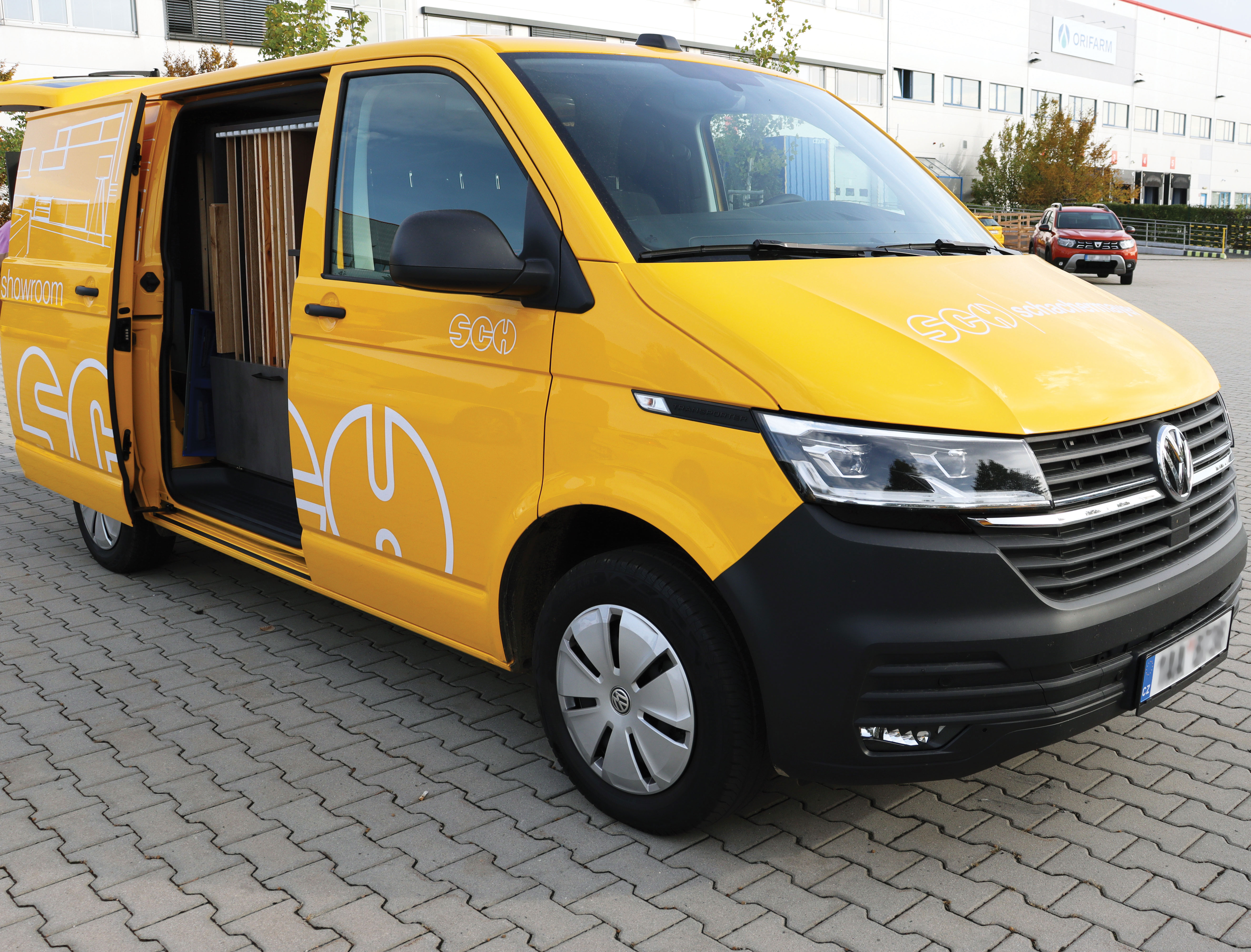 Nový „mobilní showroom“ nabízí možnost, prohlédnout si sortiment přímo na místě. Žlutá dodávka Schachermayer přijede až k vám. ©Schachermayer